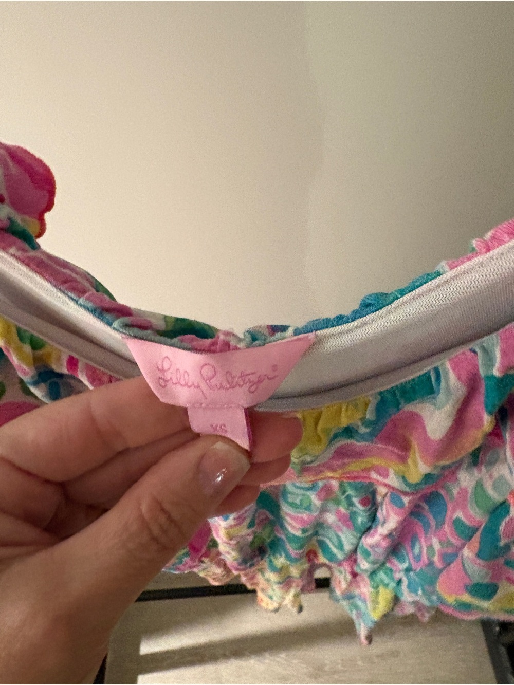 Lilly Pulitzer Fenella Romper “Come Out Of Your Shell”
XS - Picture 2 of 7